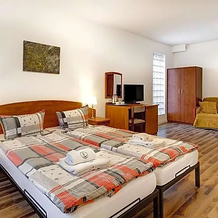 Bed & Breakfast Drako 3*